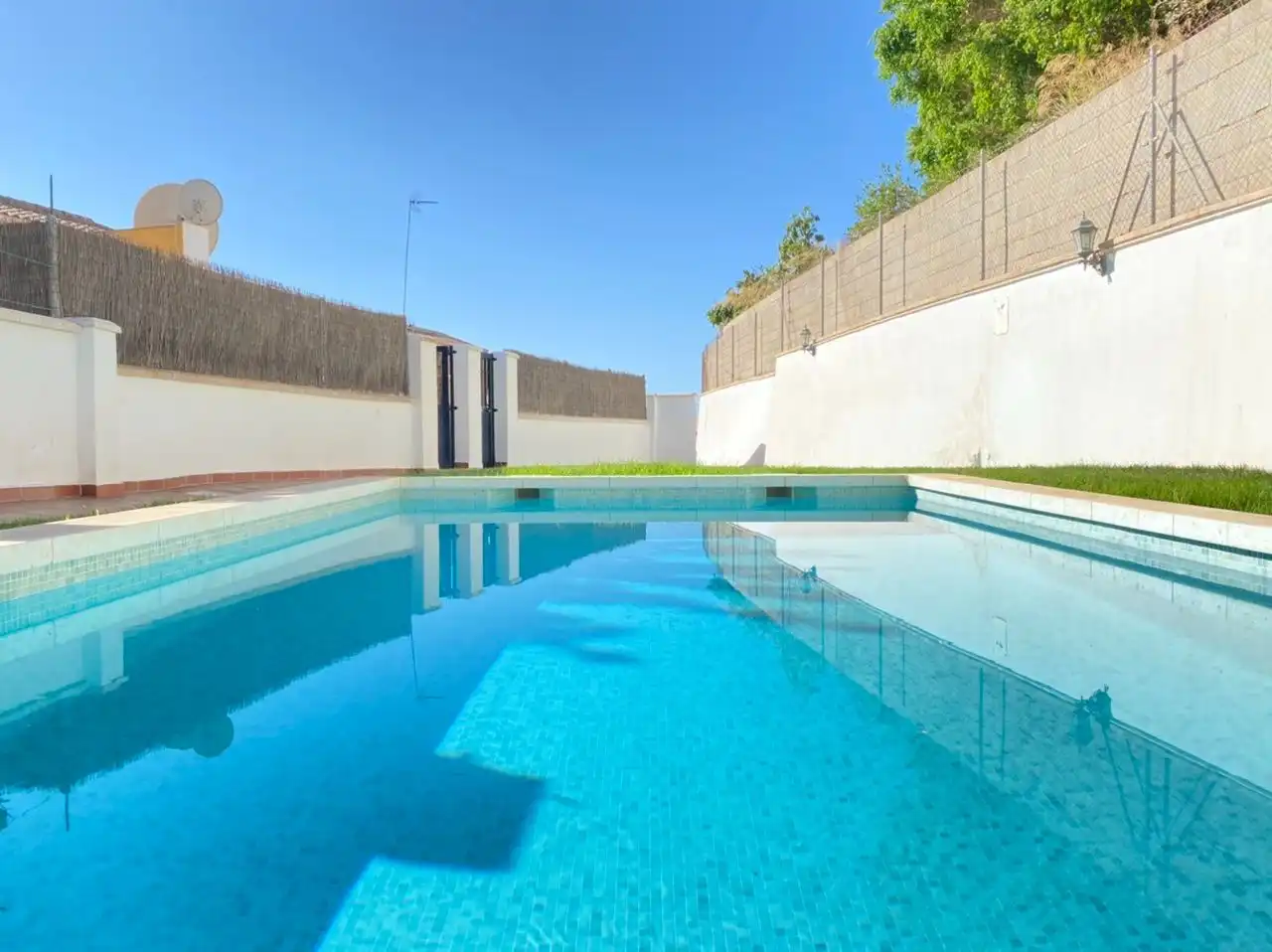 Piscina de Casa o chalet en venta en Torrox con Aire acondicionado, Calefacción y Jardín privado