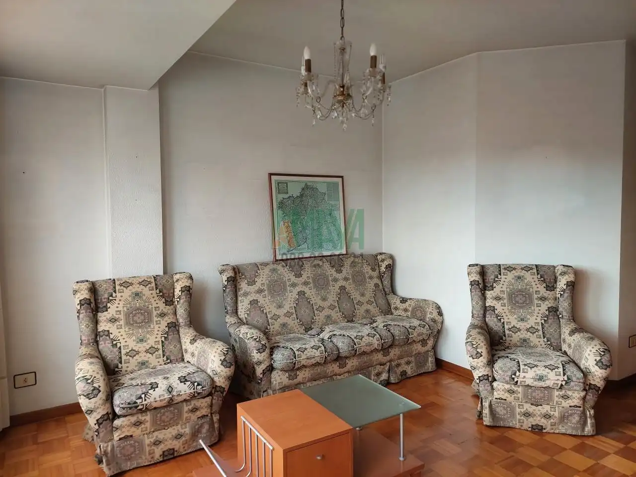 Sala d'estar de Pis en venda en Ourense Capital  amb Calefacció, Parquet i Traster