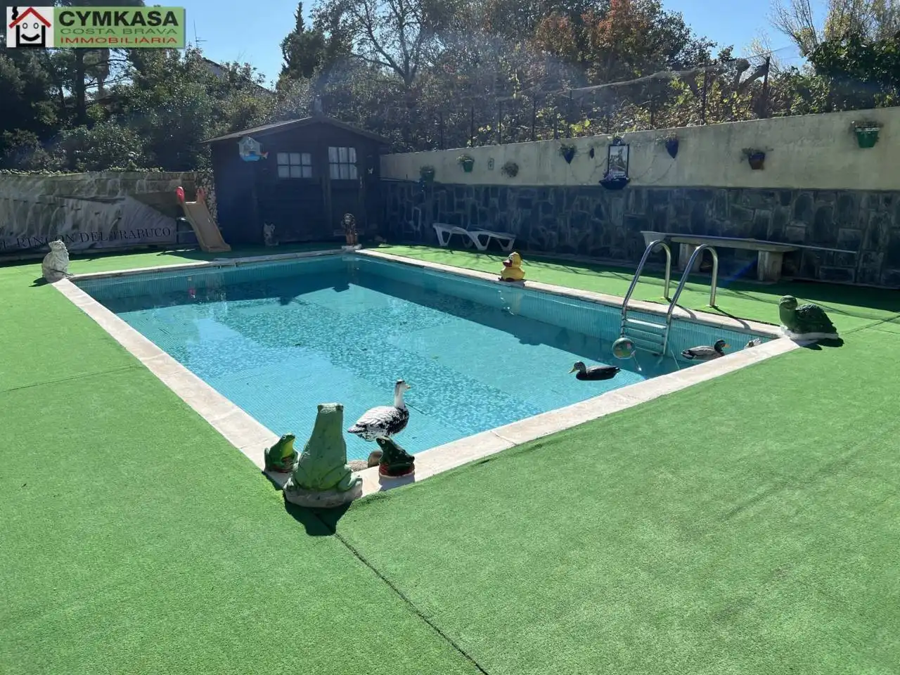 Casa amb piscina en venda a Aiguaviva Parc