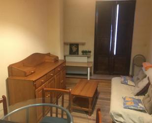 Dormitori de Apartament de lloguer en Salamanca Capital amb Balcó