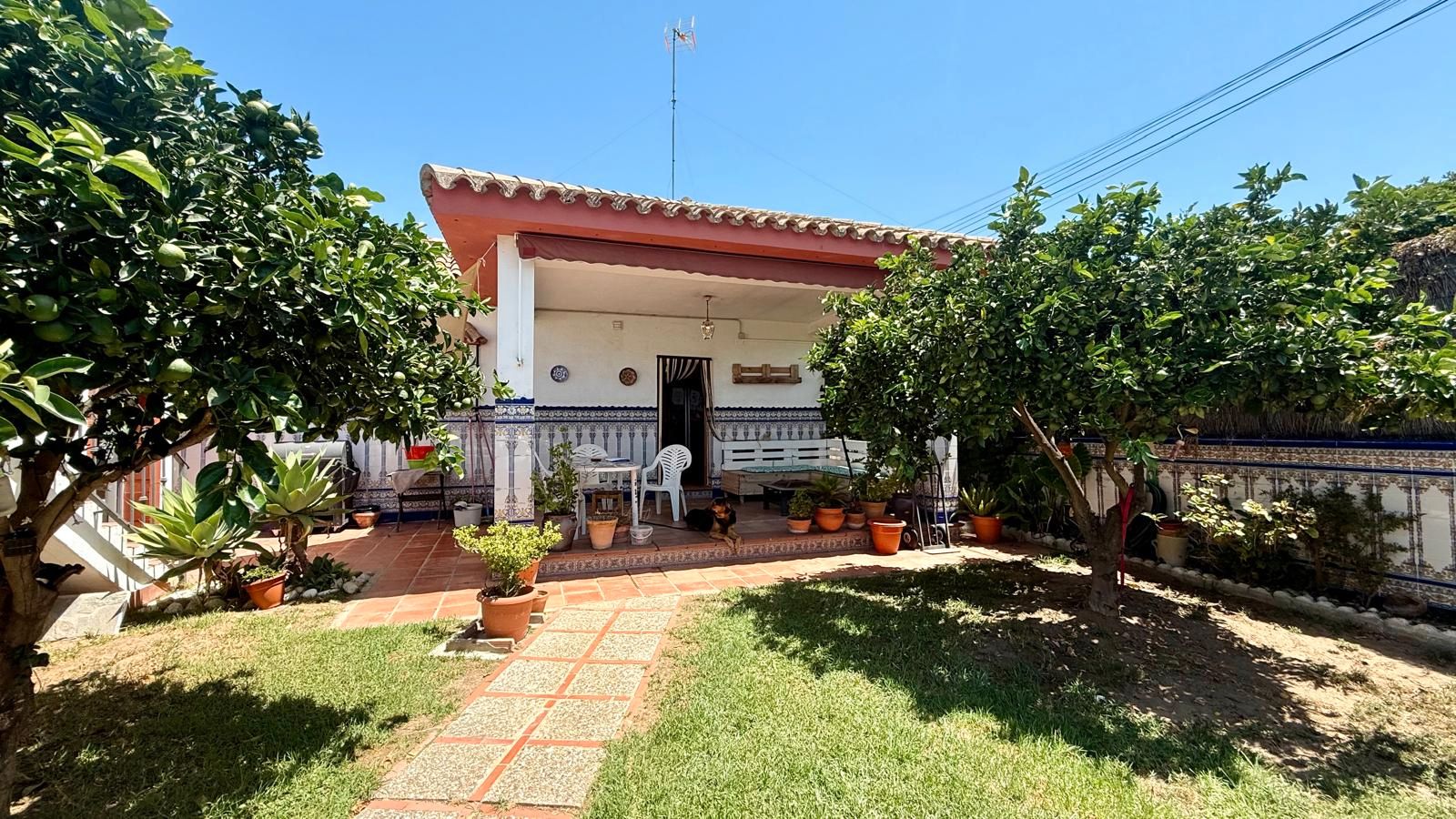Exterior view of House or chalet for sale in El Puerto de Santa María  with Air Conditioner and Private garden