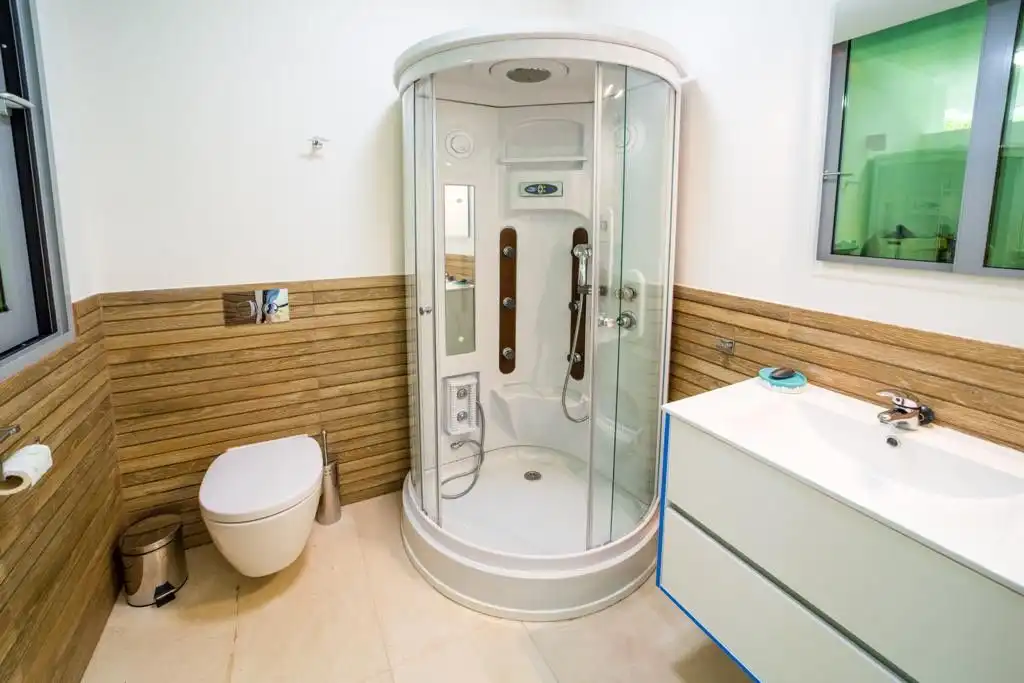 Baño de Casa o chalet de alquiler en Marbella con Aire acondicionado, Jardín privado y Terraza