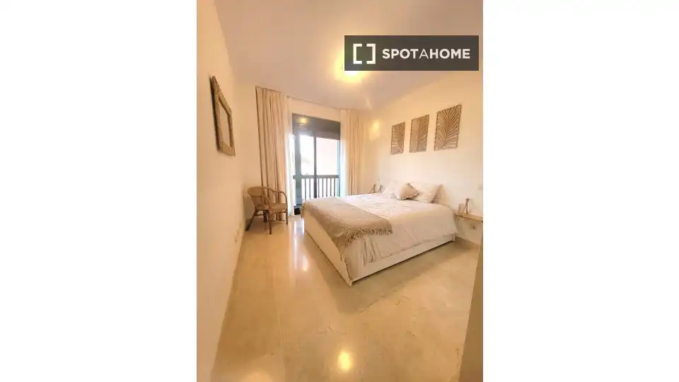 Dormitori de Apartament per a compartir en Mijas amb Aire condicionat, Terrassa i Moblat