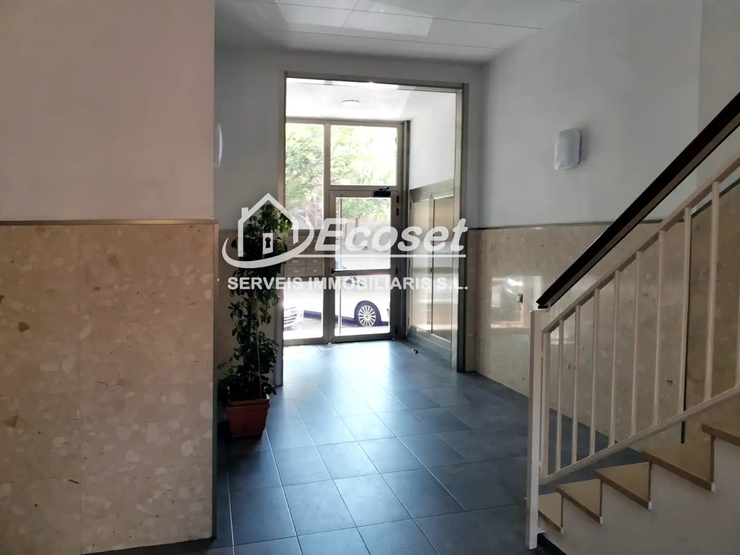 Maisonette zum Verkauf in Cornellà de Llobregat mit Klimaanlage, Parkett und Terrasse