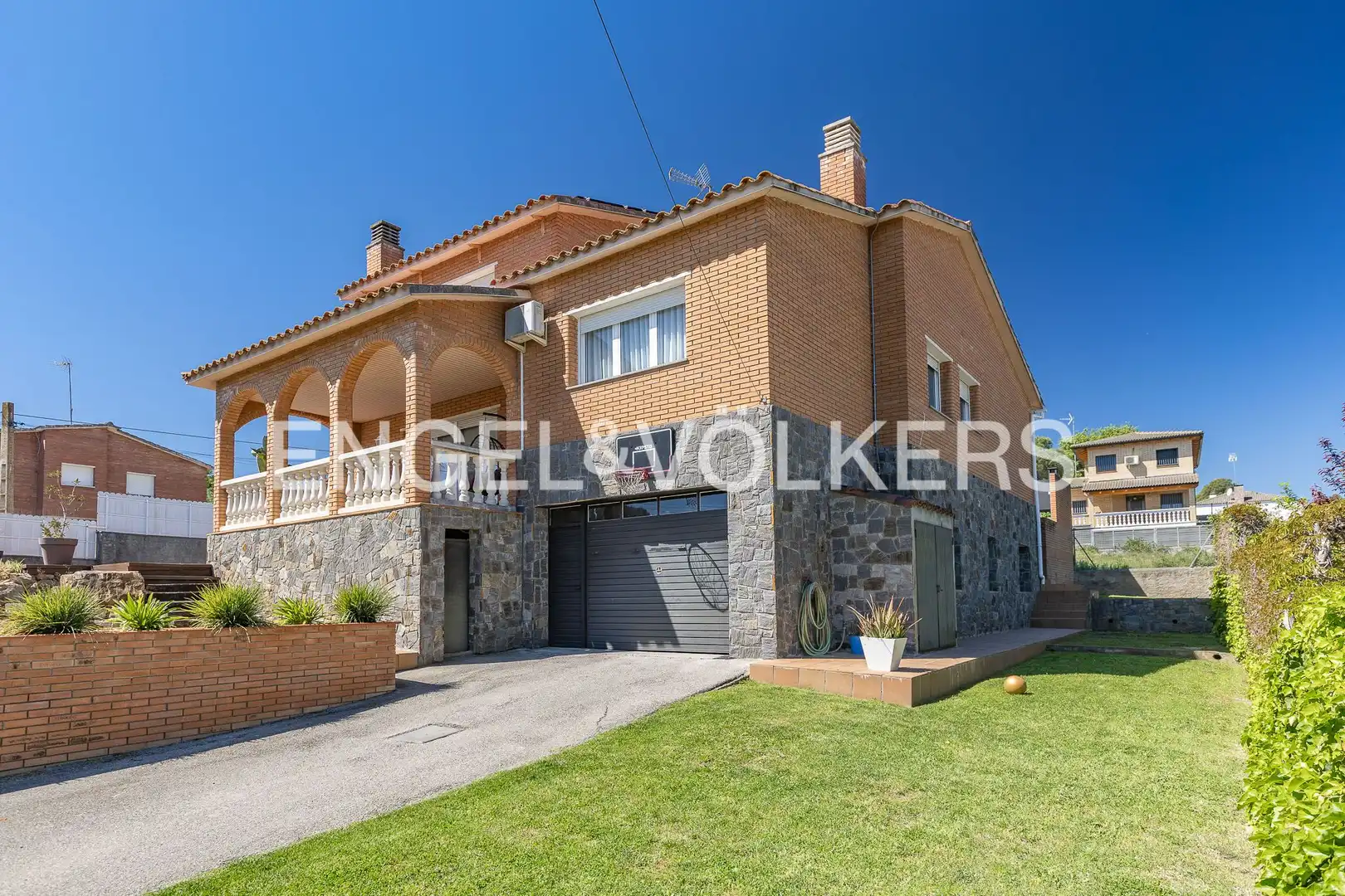 Vista exterior de Casa o chalet en venta en Castellar del Vallès con Aire acondicionado, Calefacción y Jardín privado