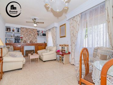 Casa pareada con balcón en venta en La Zubia Ciudad