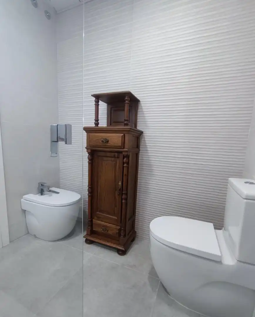 Baño de Piso de alquiler en Almería con Aire acondicionado, Calefacción y Jardín privado