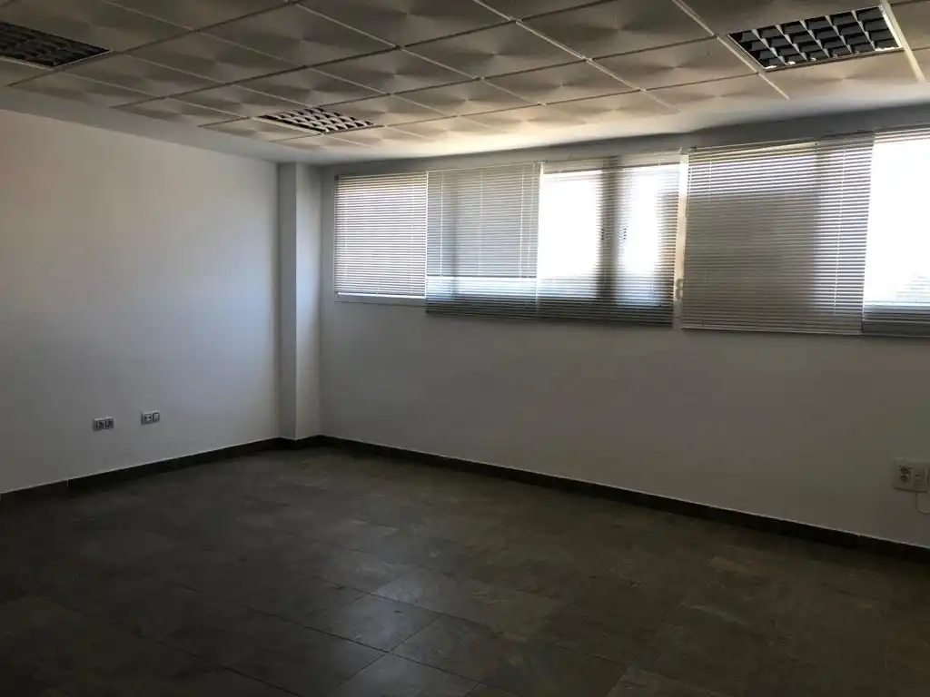 Office for rent in Sevilla  with Air Conditioner