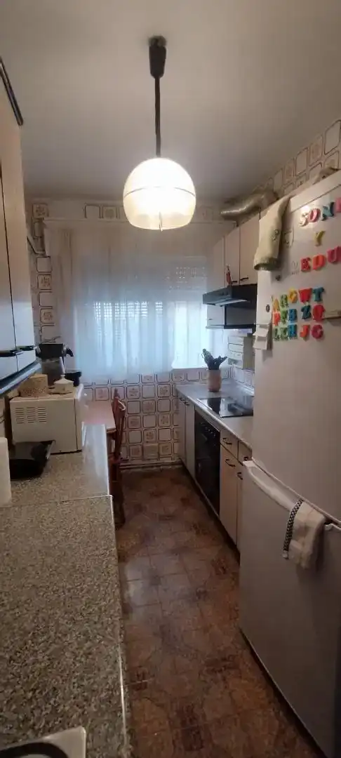 Cuina de Pis en venda en Arandilla amb Moblat i Microones