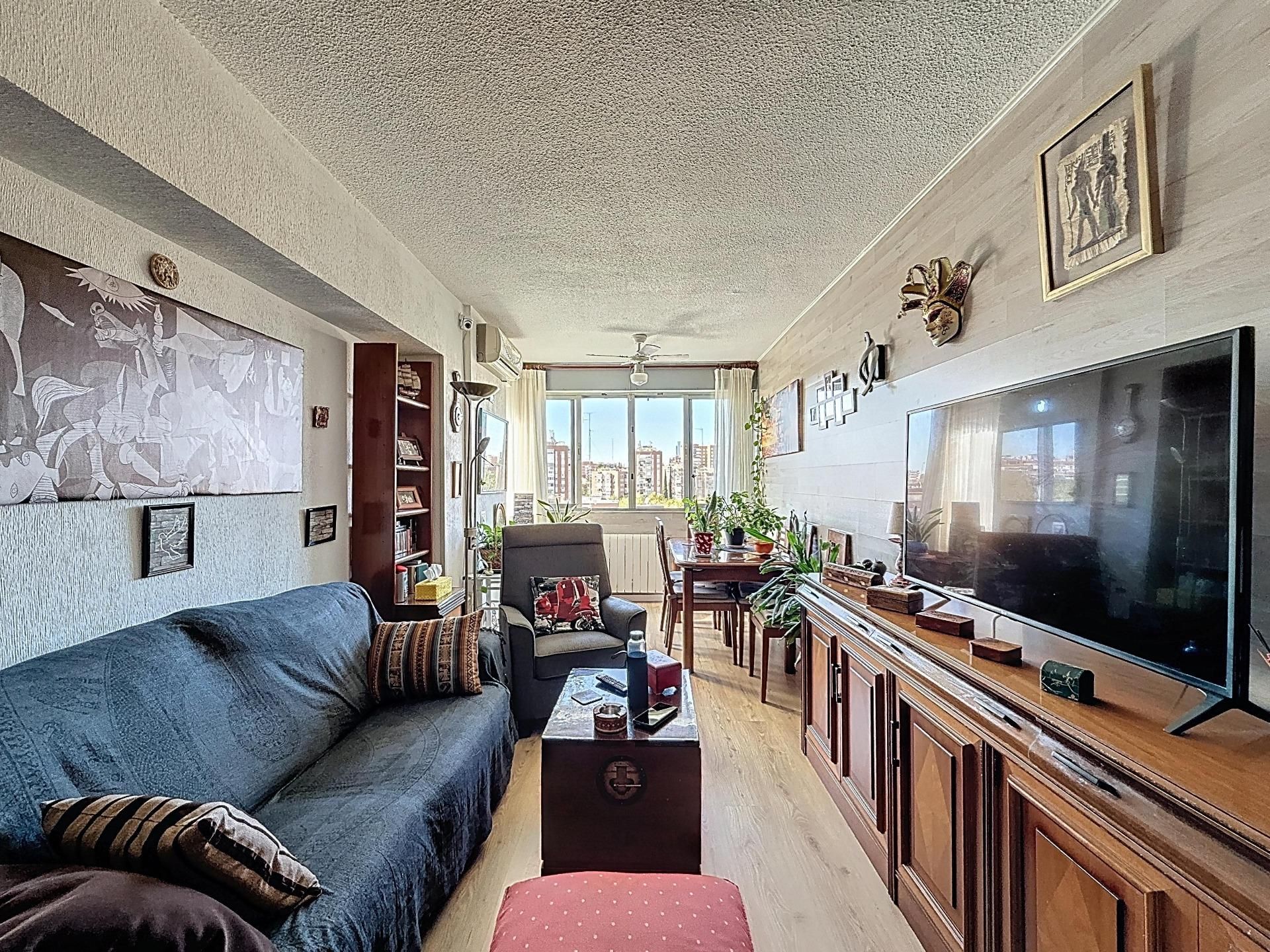 Sala d'estar de Pis en venda en  Madrid Capital amb Aire condicionat, Calefacció i Parquet