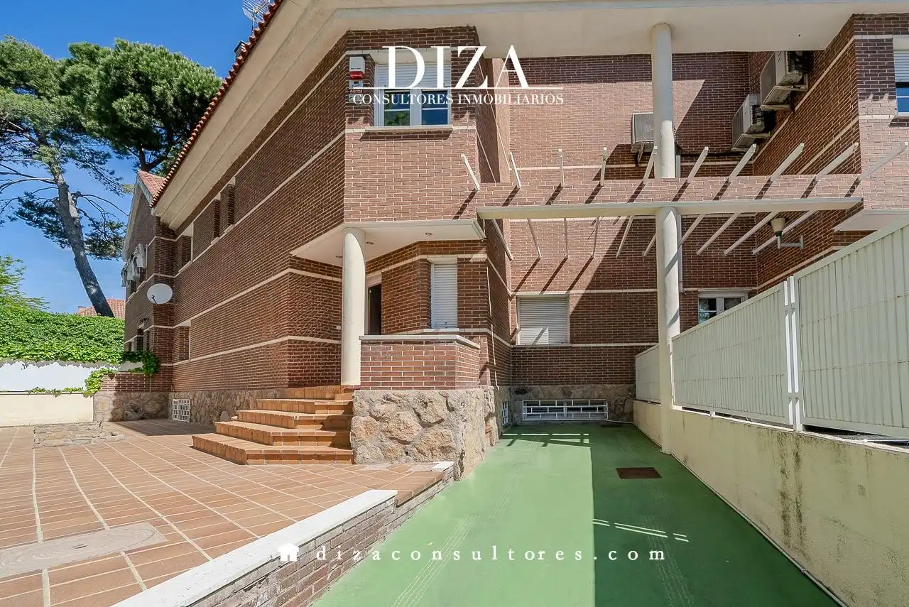 Exterior view of Houses for rent in Madrid  with Heating, Private garden and Terrace