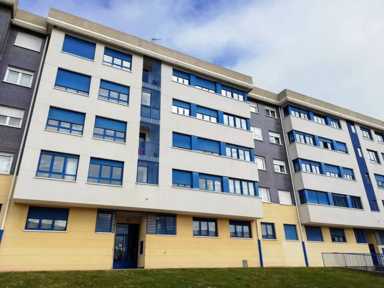 Vista exterior de Piso en venta en Burgos con Calefacción y Amueblado