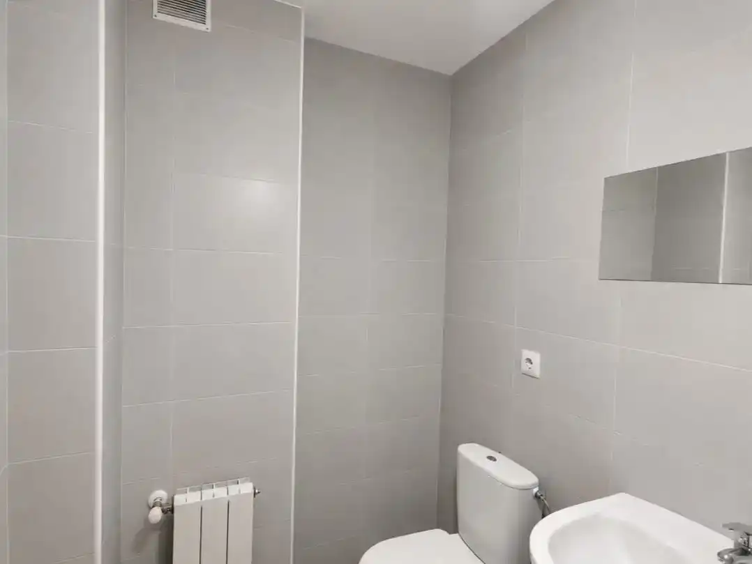 Badezimmer von Wohnung zum Verkauf in Voto mit Schwimmbad und Balkon