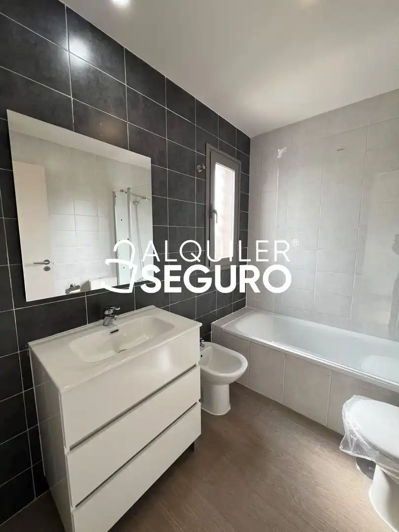 Bathroom of Flat for rent in Fuencarral - El Pardo