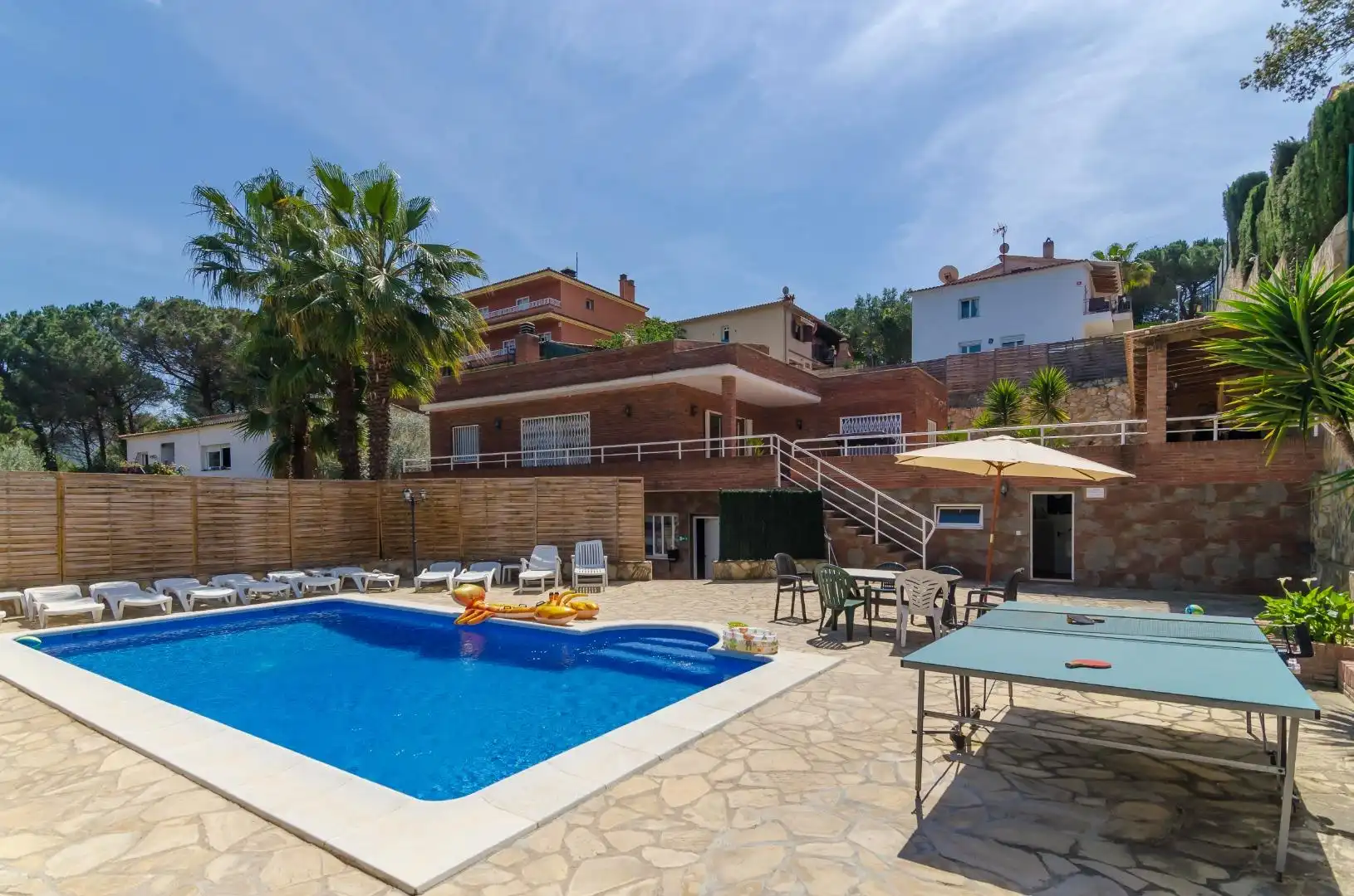 Vista exterior de Casa o xalet en venda en Lloret de Mar amb Calefacció, Jardí privat i Terrassa