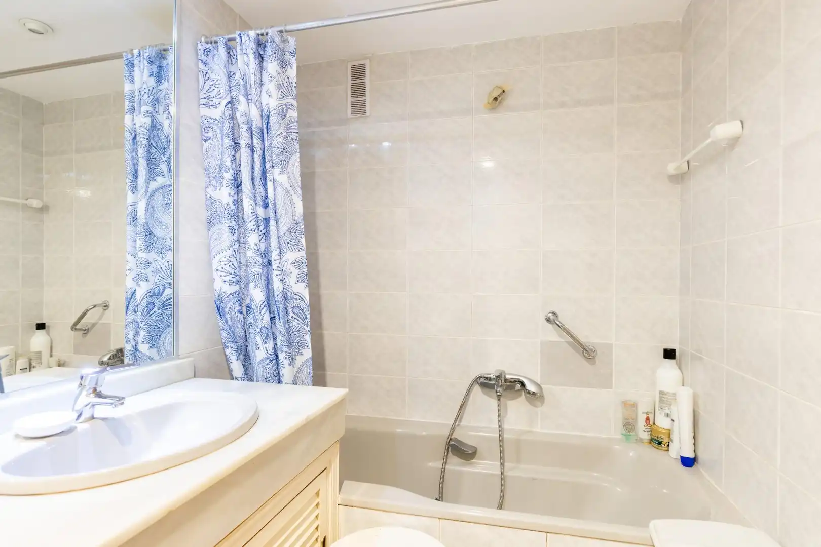 Bathroom of Flat for sale in  Palma de Mallorca  with Air Conditioner, Heating and Private garden