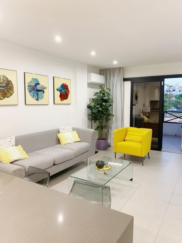 Sala d'estar de Apartament de lloguer en Arona amb Aire condicionat, Terrassa i Moblat
