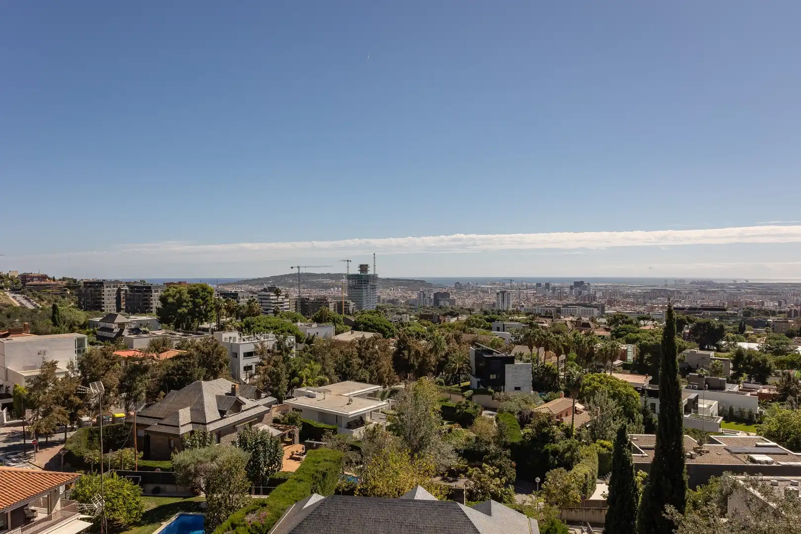 Vista exterior de Casa o xalet en venda en Esplugues de Llobregat amb Aire condicionat, Calefacció i Terrassa