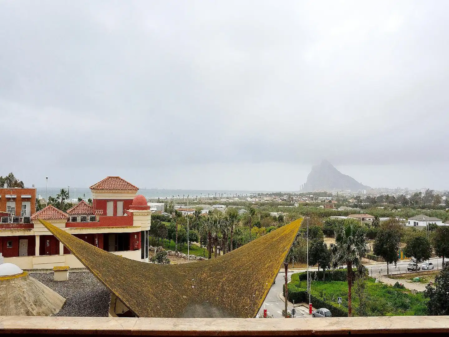 Vista exterior de Apartamento en venta en La Línea de la Concepción con Terraza y Piscina comunitaria