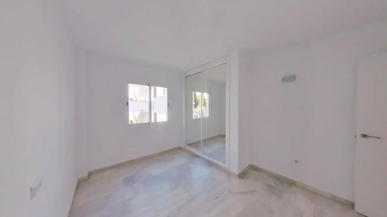 Piso en venta en Av España de Calahonda , Calahonda