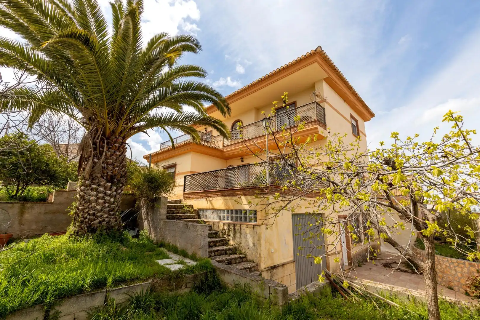 Vista exterior de Casa o xalet en venda en Escúzar amb Terrassa i Piscina
