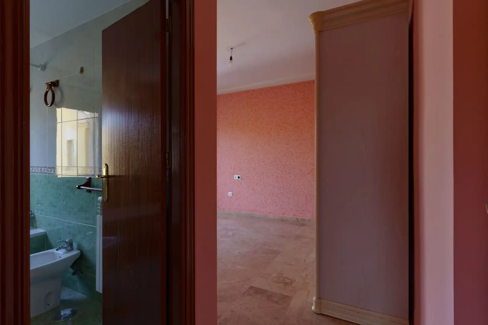 Einfamilien-Reihenhaus zum Verkauf in Ogíjares mit Klimaanlage, Heizung und Terrasse
