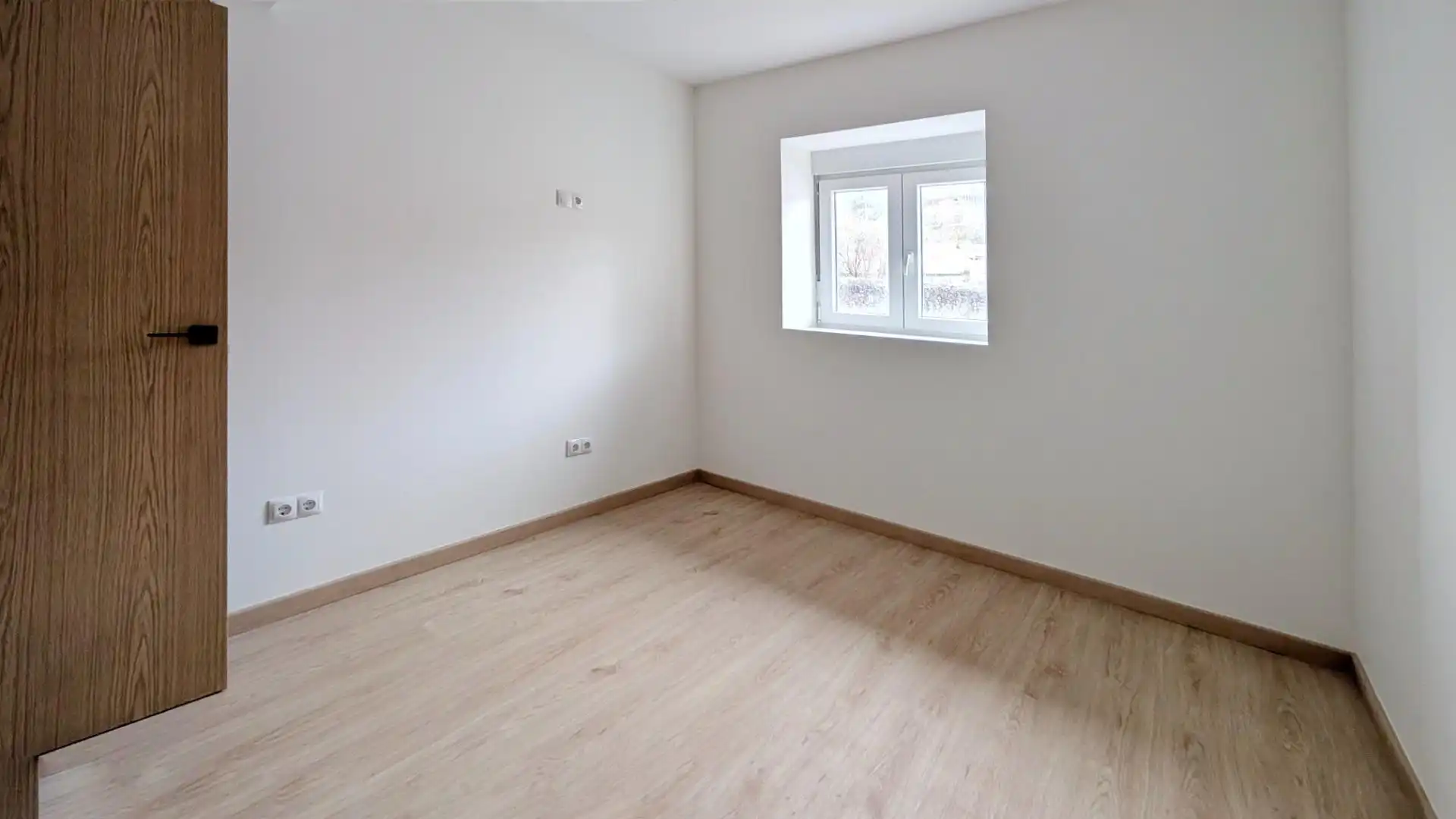 Habitación de Piso en venta en Torrelavega  con Parquet y Terraza