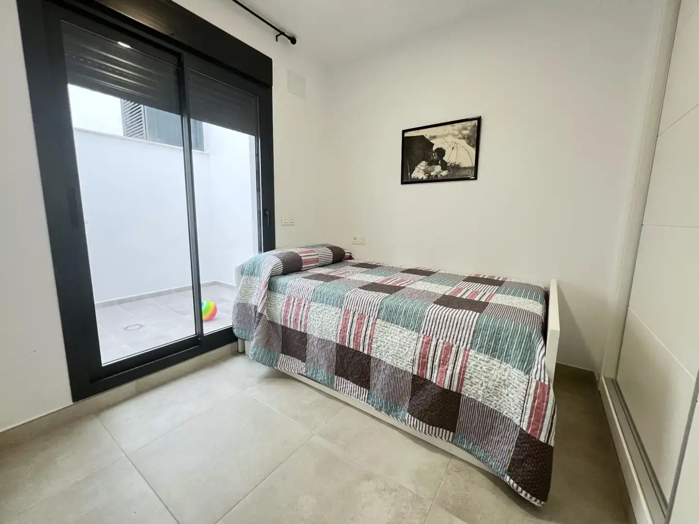 Dormitori de Apartament de lloguer en Fuengirola amb Aire condicionat, Calefacció i Terrassa