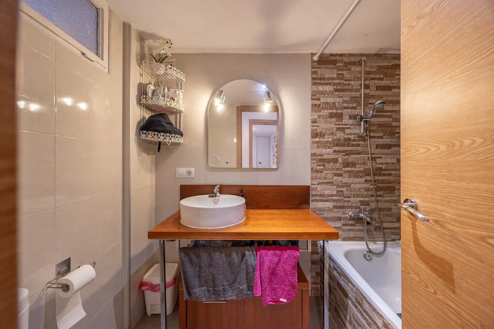 Bathroom of Flat for sale in Benidorm  with Swimming Pool, Furnished and Community pool