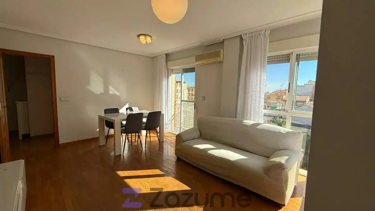 Flat with terrace to rent in C. Fortunato Arias, imagen 2