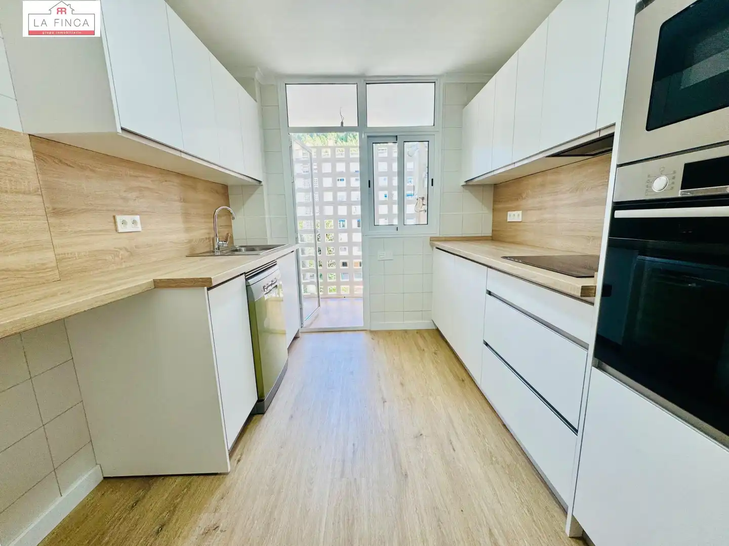 Cocina de Piso en venta en Málaga con Aire acondicionado, Parquet y Piscina comunitaria