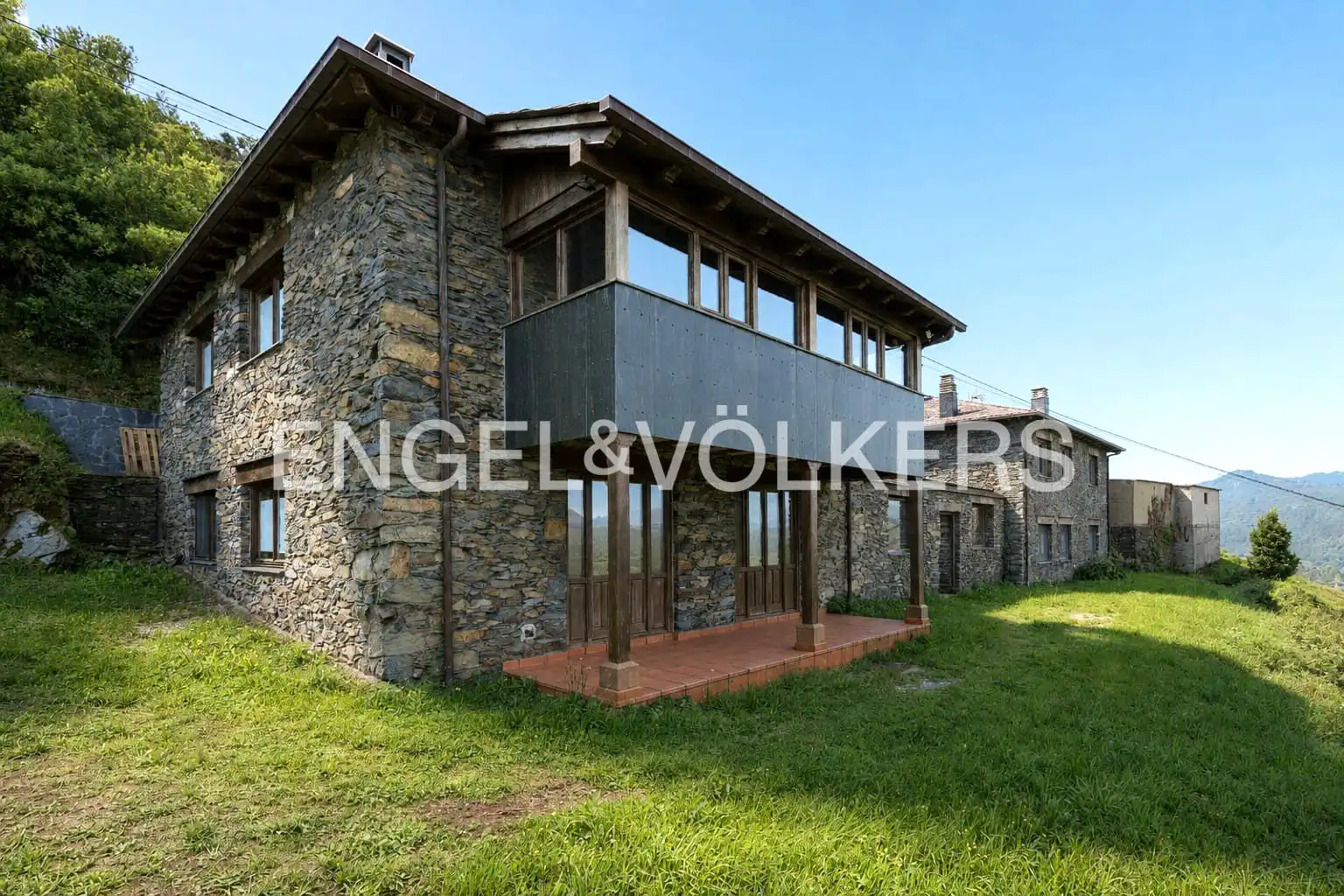 Vista exterior de Casa o xalet en venda en Valdés - Luarca amb Calefacció, Jardí privat i Terrassa