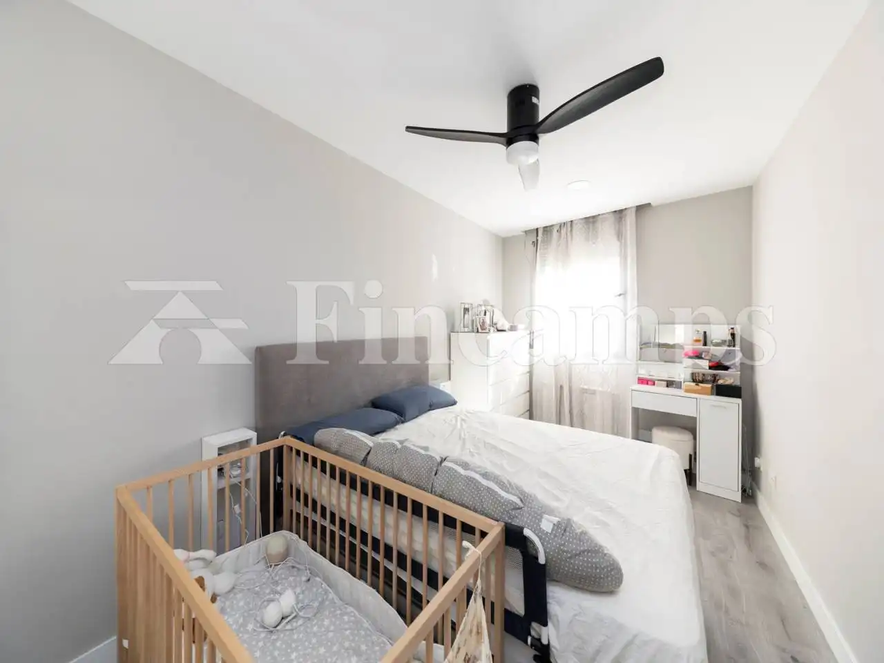 Habitación de Apartamento en venta en Sabadell con Aire acondicionado, Calefacción y Balcón