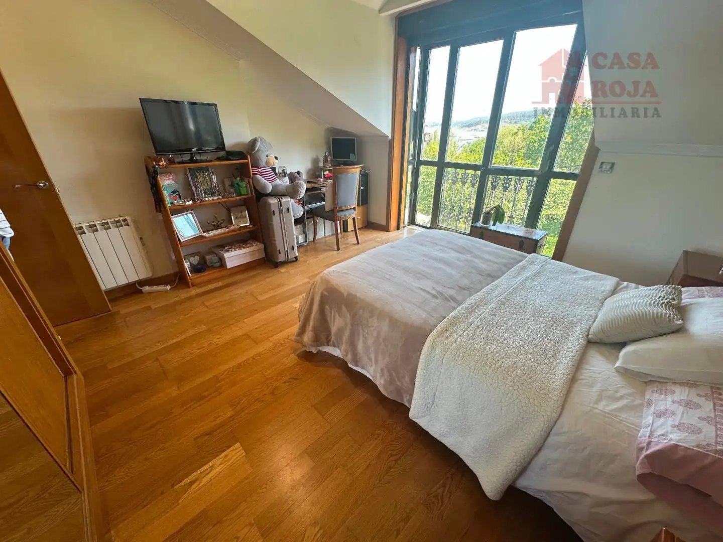 Dormitori de Casa o xalet en venda en Cangas  amb Calefacció, Terrassa i Traster