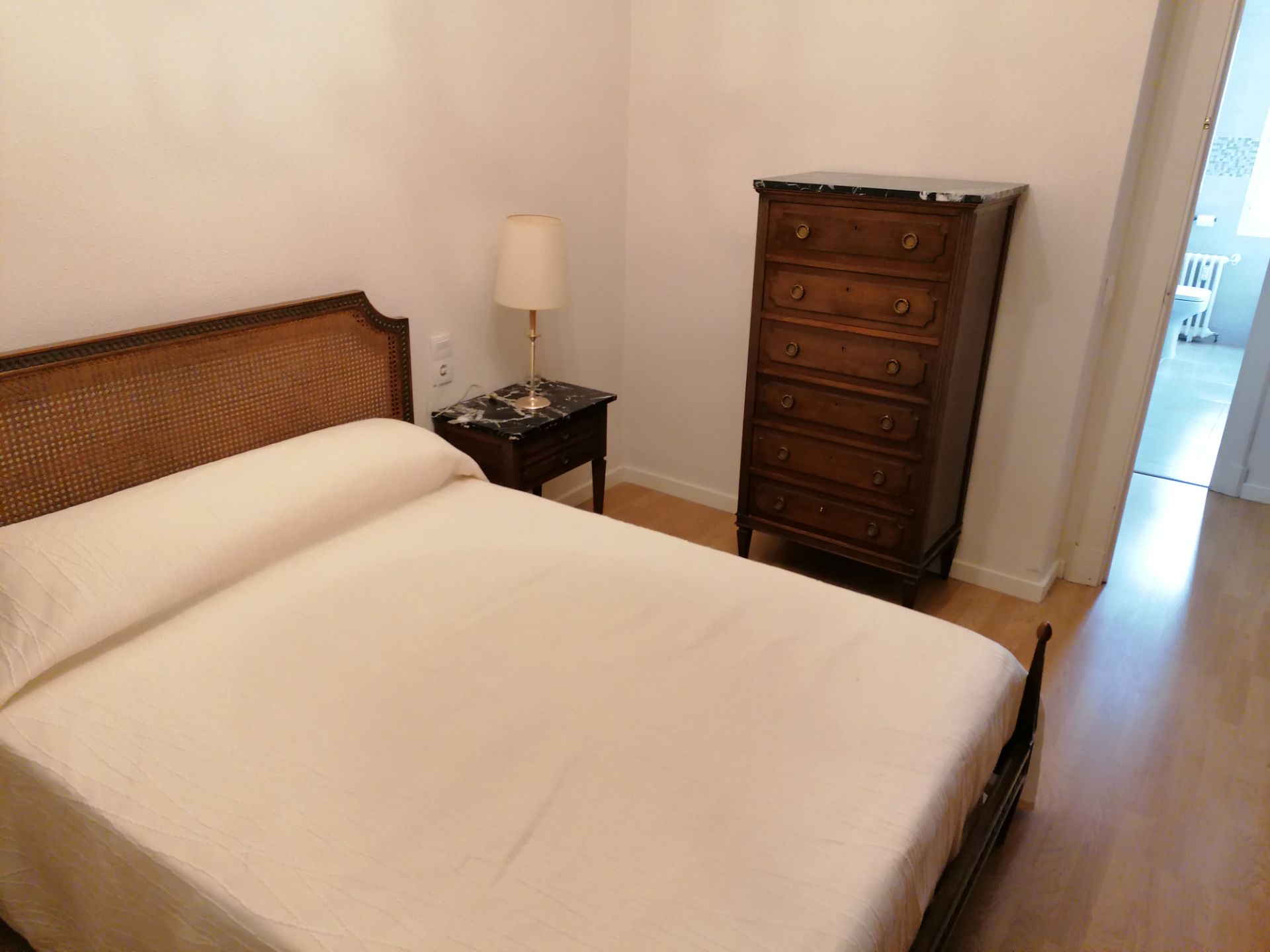 Bedroom of Flat to rent in  Zaragoza Capital  with Air Conditioner, Heating and Parquet flooring