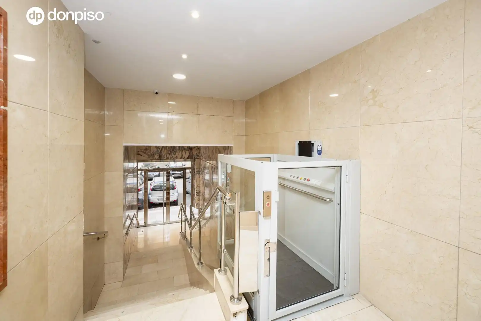 Piso en venta en Granada con Terraza y Amueblado