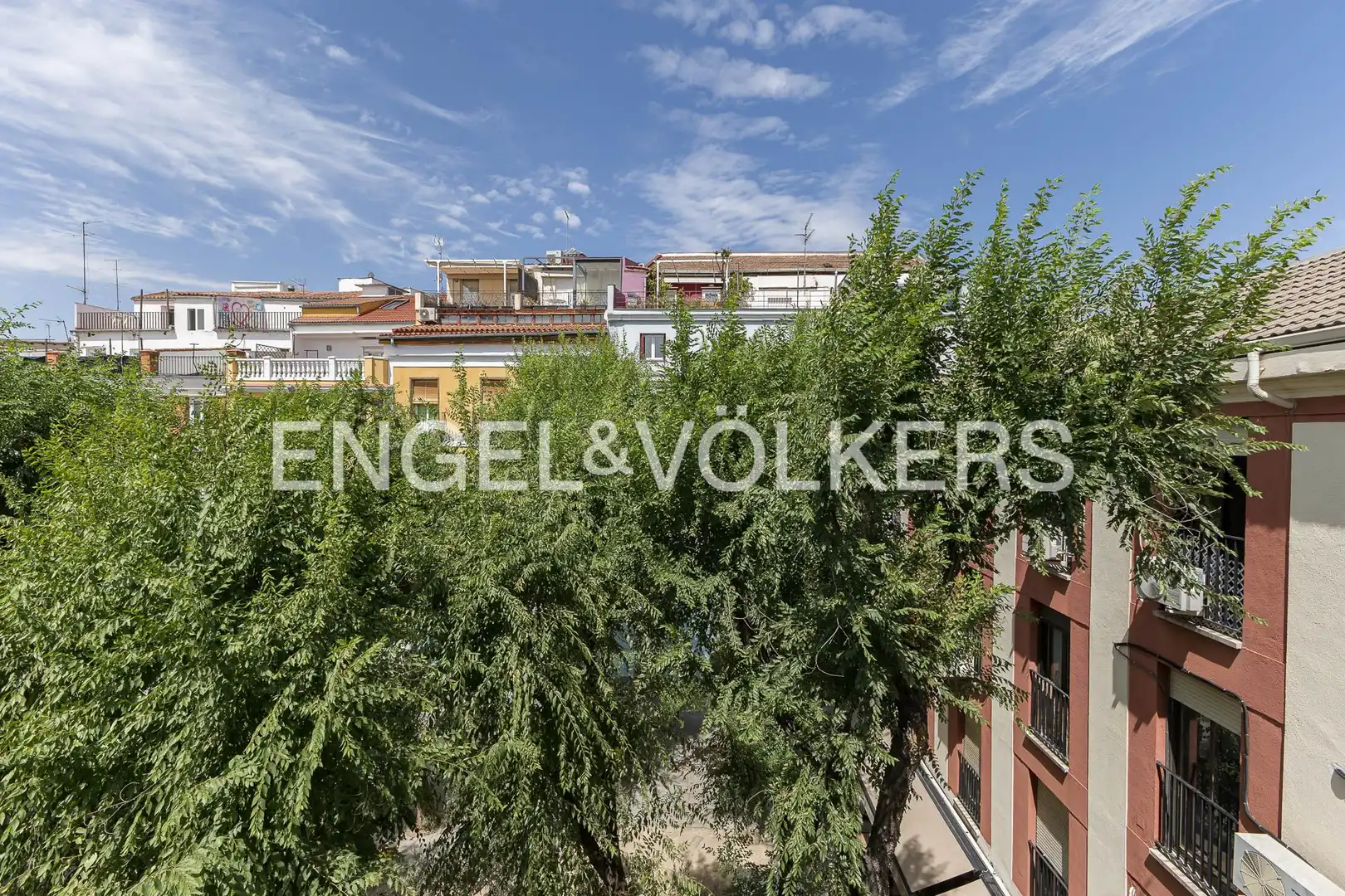Vista exterior de Estudi de lloguer en Madrid amb Aire condicionat, Calefacció i Parquet