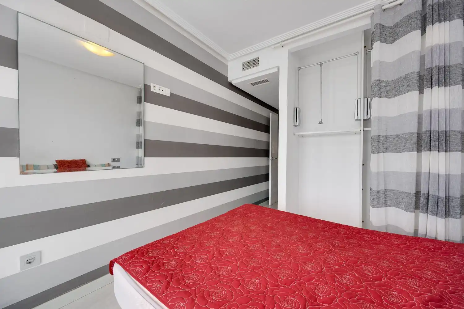 Habitación de Ático en venta en Torrevieja con Aire acondicionado, Terraza y Amueblado