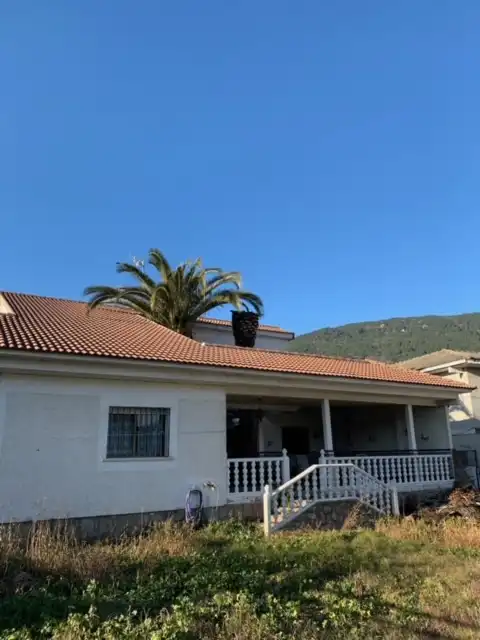 Vista exterior de Casa o chalet en venta en La Adrada  con Calefacción, Jardín privado y Trastero