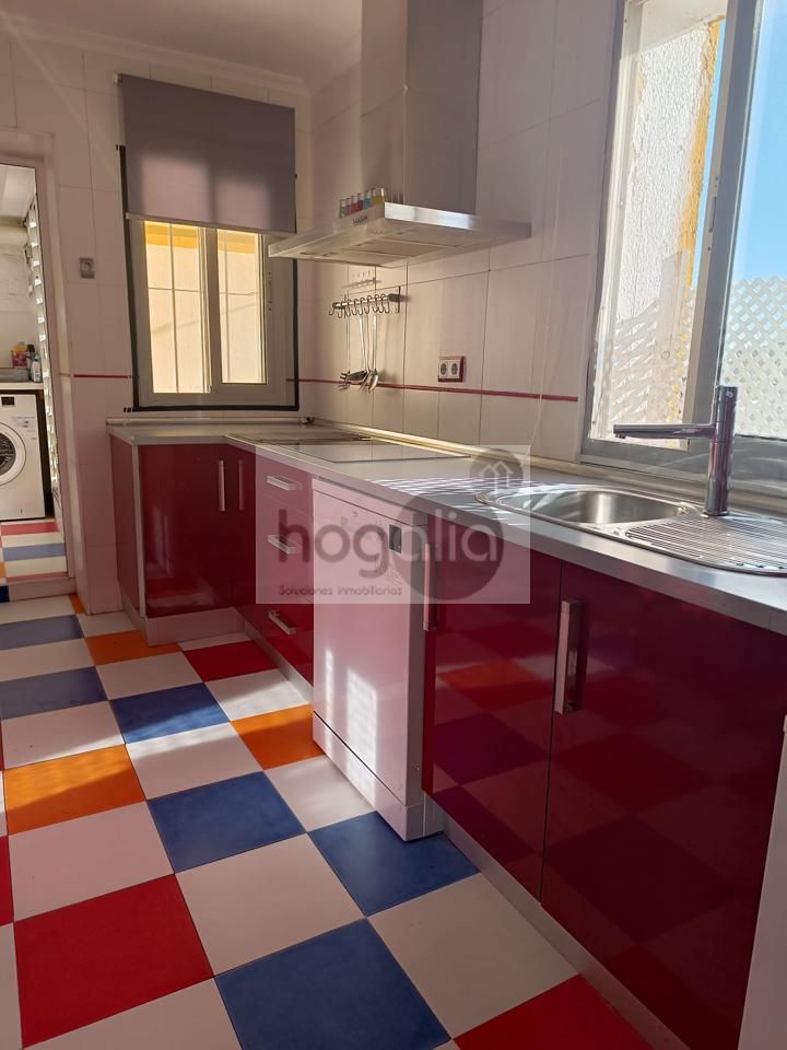 Kitchen of Flat to rent in  Sevilla Capital  with Air Conditioner and Furnished