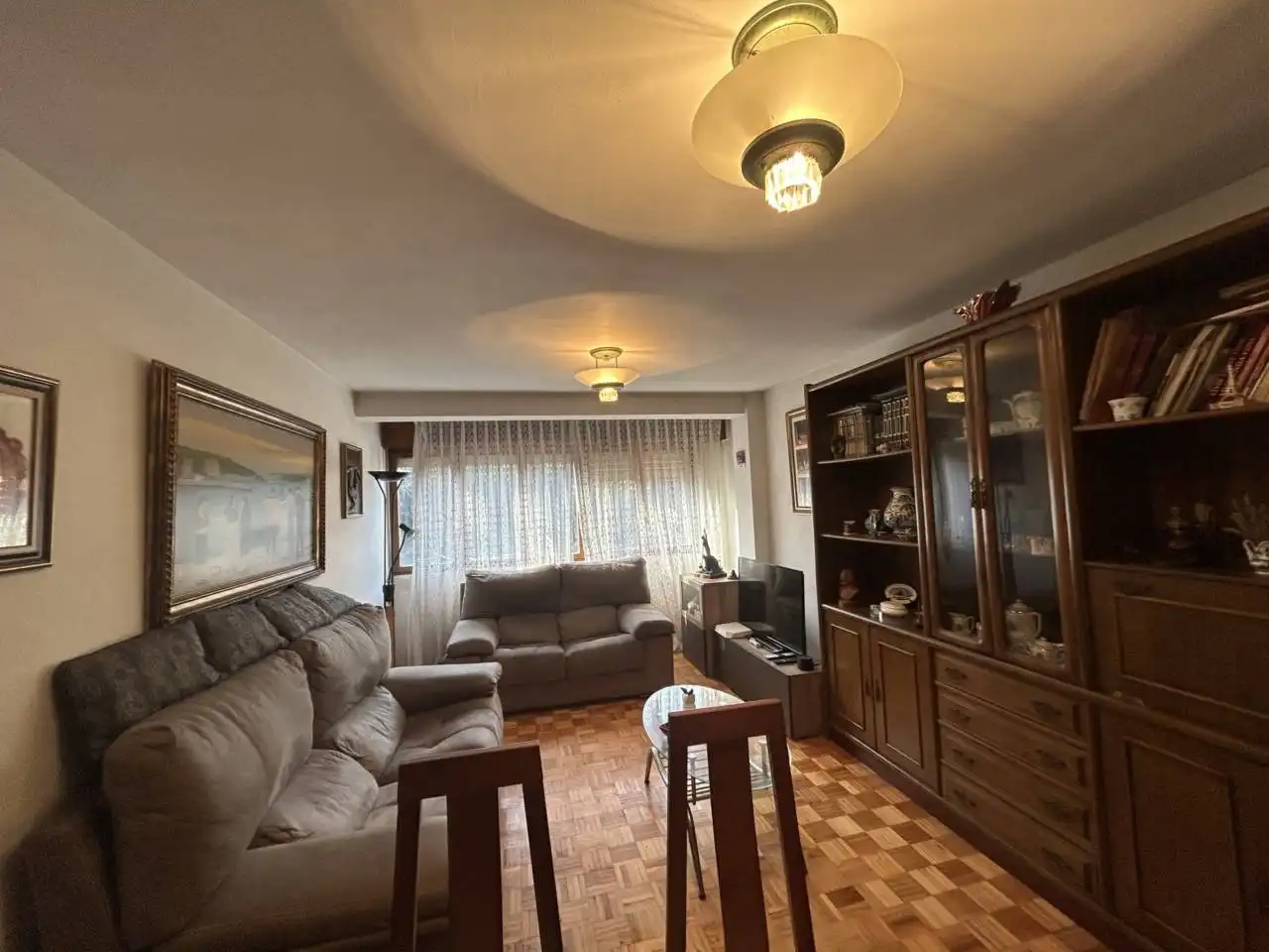 Wohnzimmer von Wohnung zum Verkauf in Oviedo  mit Heizung, Parkett und Abstellraum