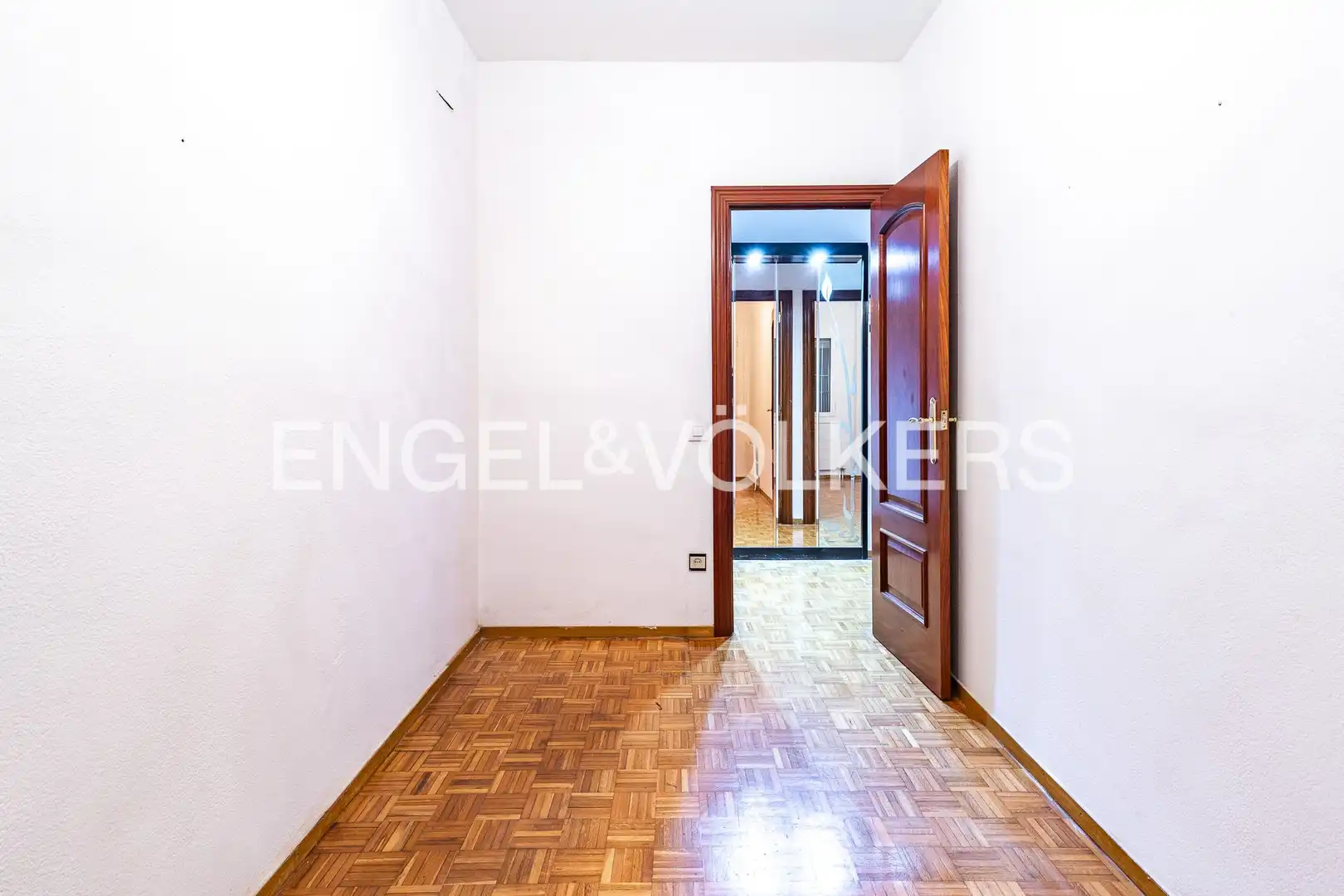 Wohnung zum Verkauf in Barcelona mit Klimaanlage, Heizung und Parkett