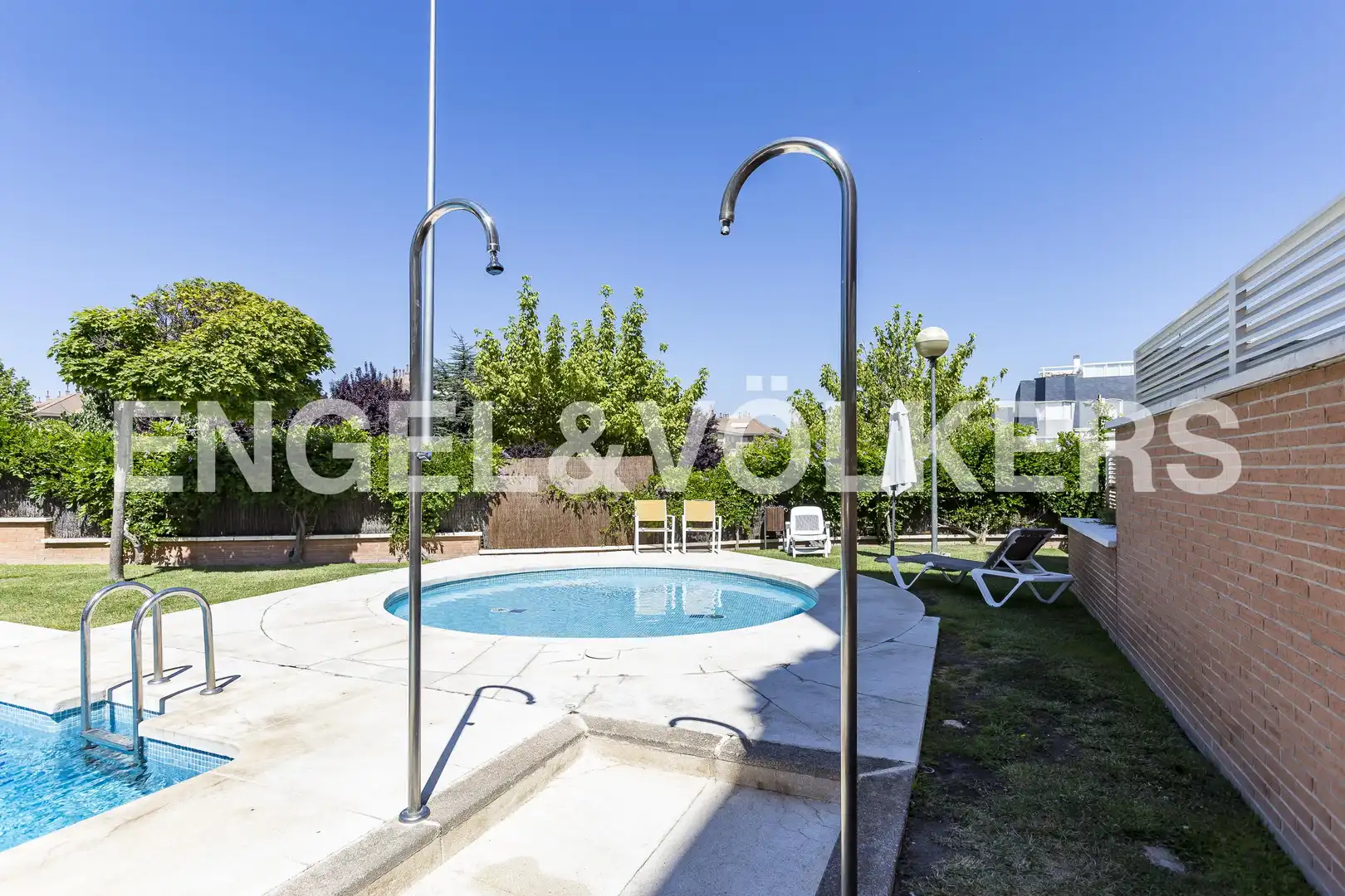 Piscina de Dúplex en venta en Madrid con Aire acondicionado, Calefacción y Terraza