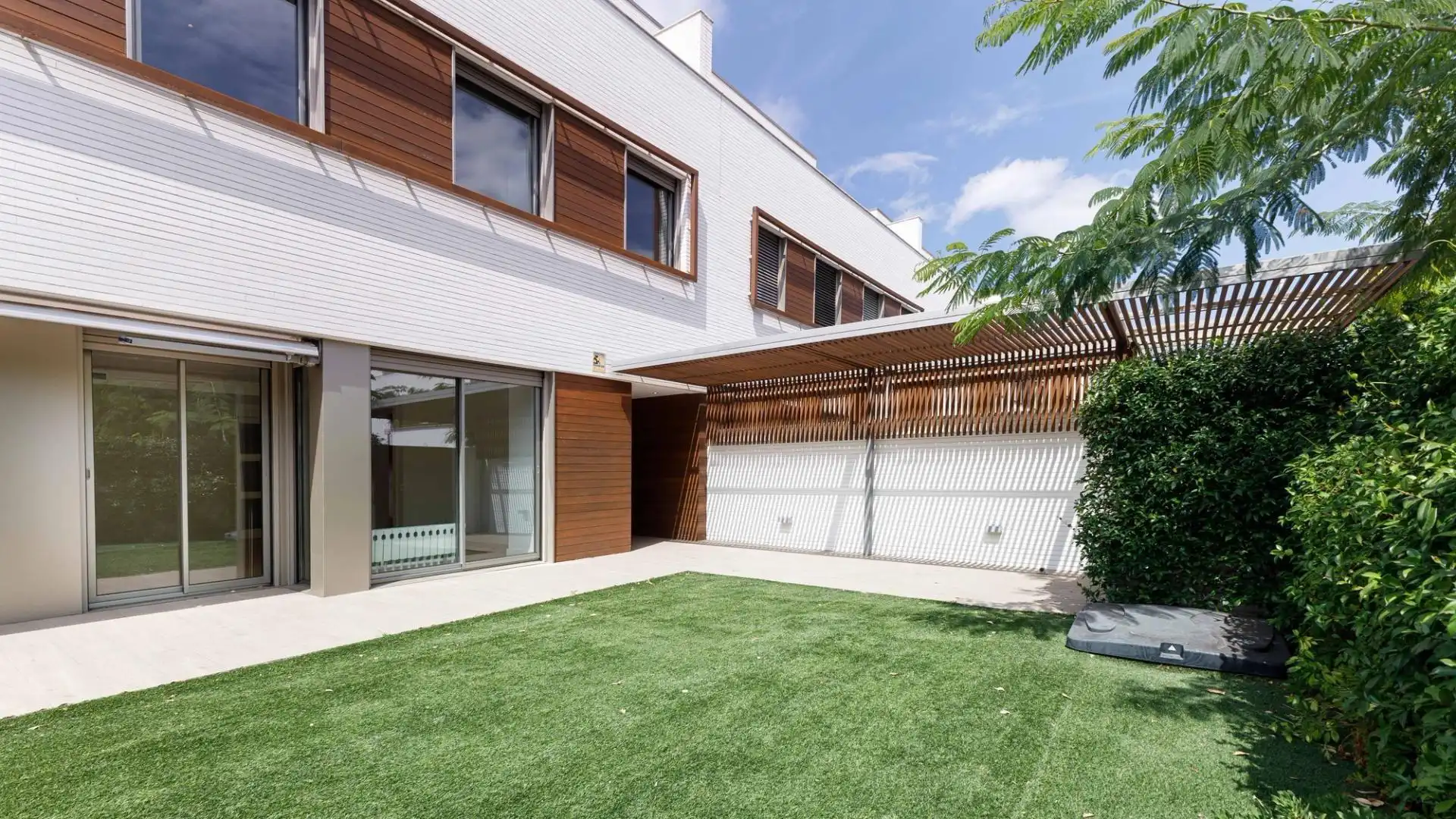 Vista exterior de Casa o chalet de alquiler en Sabadell con Aire acondicionado, Calefacción y Jardín privado