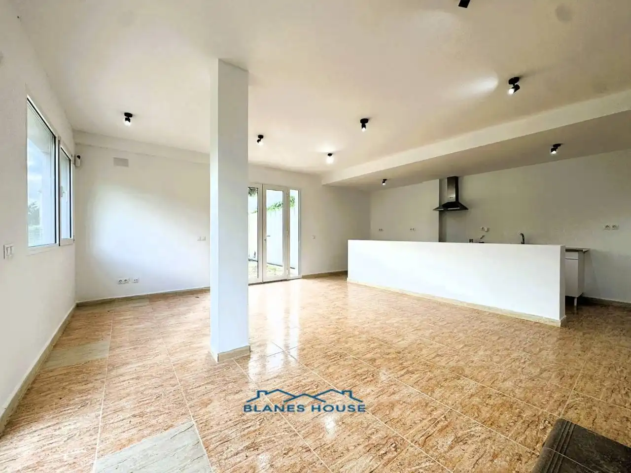 Vista exterior de Casa o xalet en venda en Maçanet de la Selva amb Jardí privat, Terrassa i Alarma