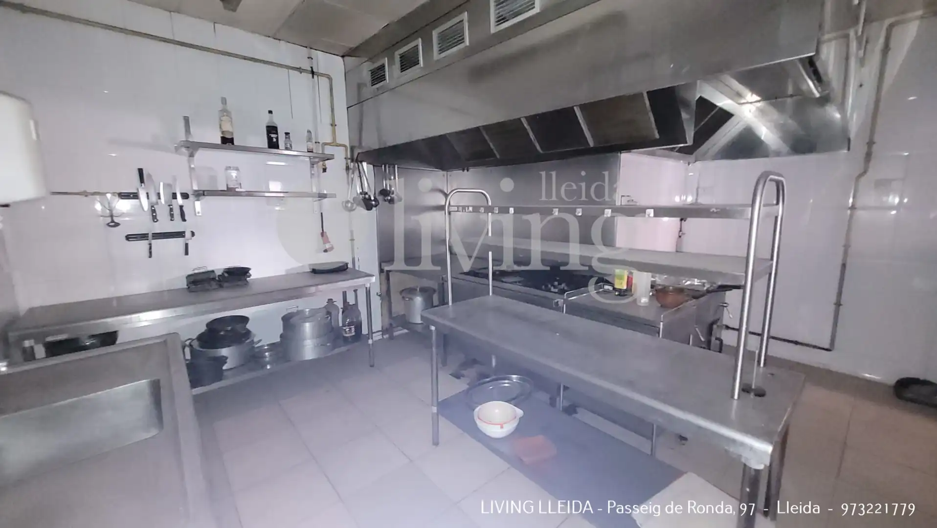 Cuina de Local en venda en Cubelles amb Aire condicionat, Calefacció i Terrassa