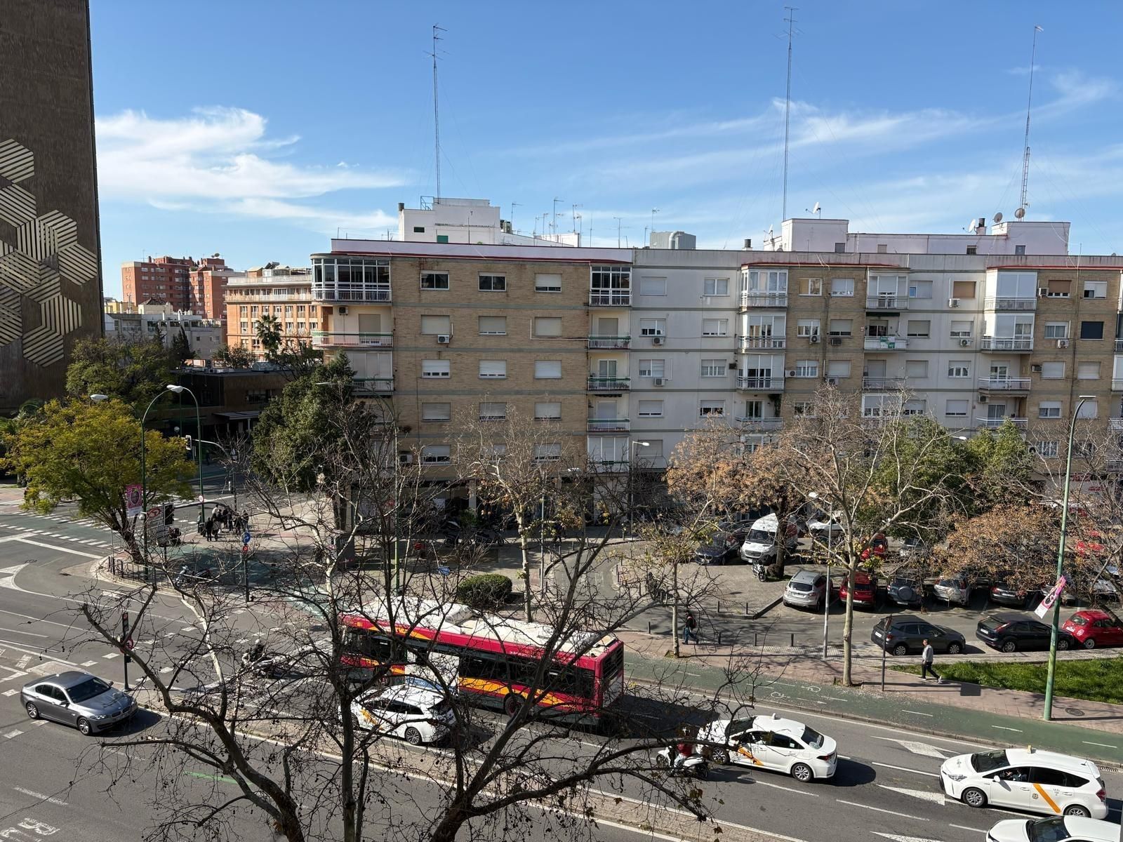 Vista exterior de Pis de lloguer en  Sevilla Capital amb Aire condicionat, Moblat i Balcó
