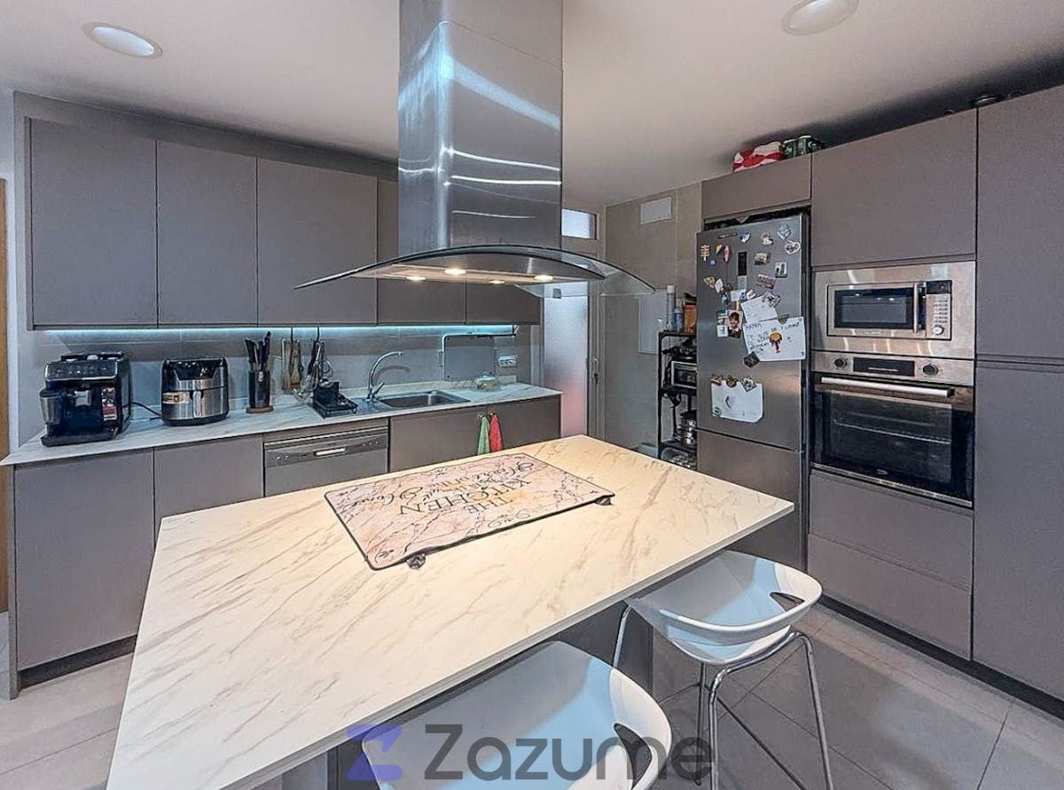 Cocina de Apartamento de alquiler en  Almería Capital con Aire acondicionado, Calefacción y Horno