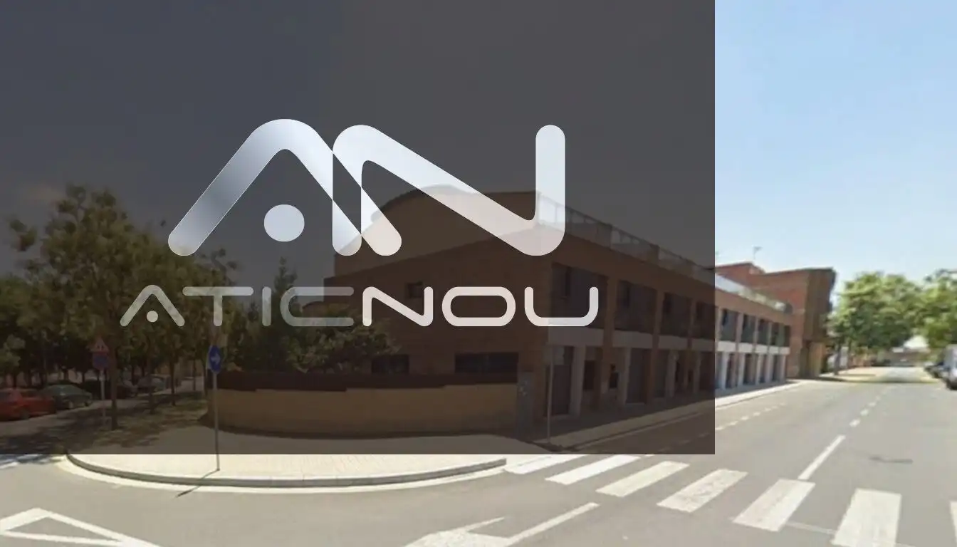 Vista exterior de Casa adosada en venda en Reus amb Jardí privat