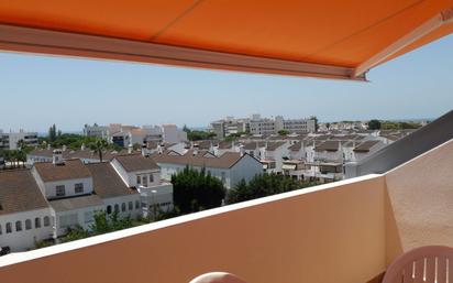 Vista exterior de Àtic de lloguer en El Portil amb Aire condicionat, Terrassa i Moblat